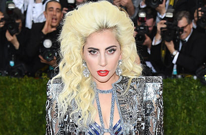 Sudah Lepas Cincin Tunangan, Lady GaGa Malah 'Bantah' Putus