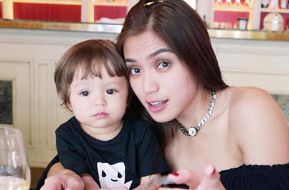 Rayakan Ultah di Swiss, Putra Jessica Iskandar Malah Jatuh Sakit