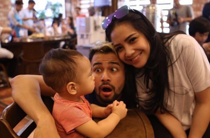 Dikabarkan Tangisi Isu Raffi-Ayu Ting Ting, Nagita Slavina Pamer Kemesraan