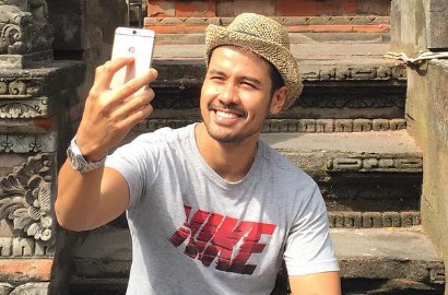Pamer Foto Macho, Netter Ngakak Ada yang Nyembul di Celana Teman Chico Jericho