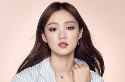 Cantik Banget, Ternyata Seperti Ini Warna Mata Lee Sung Kyung