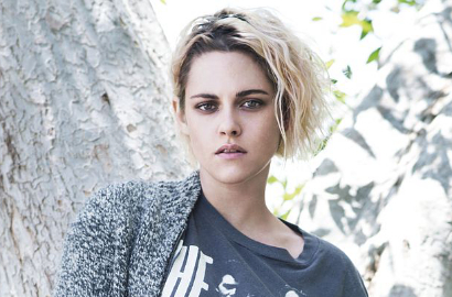 Daripada Robert Pattinson, Kristen Stewart Akui Lebih Bahagia Pacari Cewek