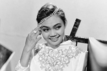 Gagal Nikah dengan Fakhrul Razi, Rina Nose Pamer Hadiah dari Pengagum Rahasia