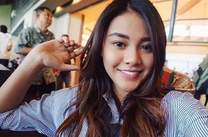 Aurel Dihujat Gara-Gara Baca Quran Pakai Riasan Tebal, Netter: Itu Wudhu?