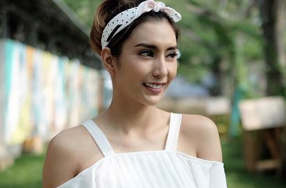 Seksi Pakai Bikini dan Pamer Belahan Dada, Tyas Mirasih Bikin Fans Merinding