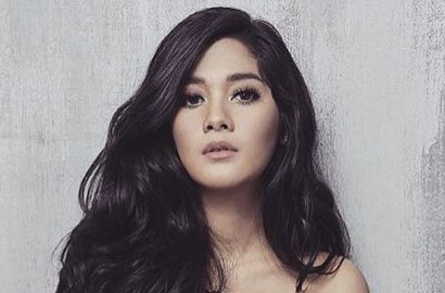 Hadiri Nikahan Ben Kasyafani-Ines, Naysila Mirdad Gandeng Sang Kekasih