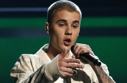 Foto Bareng Cewek Cantik, Ketiak Justin Bieber Bikin Gagal Fokus Netter