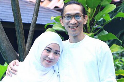Rayakan Ultah Pernikahan ke-21, Melly Goeslaw Sebut Suami 'Oppa'
