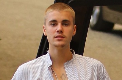 Jalan-Jalan di Tepi Pantai, Justin Bieber Gandeng Mesra Putri Lionel Richie