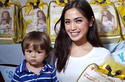Bikin Video Sambil Menyusui Baby El, Jessica Iskandar Bikin Netter Ngakak