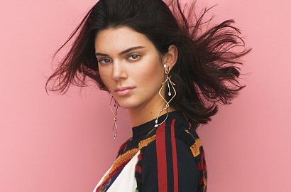 Pamer Belahan Dada di Majalah, Kendall Jenner Curhat Masalah Kelainan Sang Ayah
