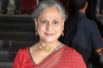 Ngamuk Saat Difoto, Istri Amitabh Bachchan Sukses Bikin Awak Media Merinding