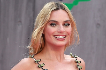 Wah, Margot Robbie Terbiasa 'Mandi Bir' Agar Bisa Tidur Nyenyak