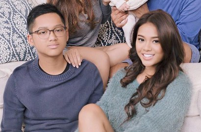Pamer Dada Sambil Julurkan Lidah Bergaya Seksi, Aurel Malah Dibully Netizen