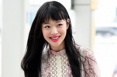 Pemotretan Majalah High Cut di Swiss, Sulli Secantik Putri Salju