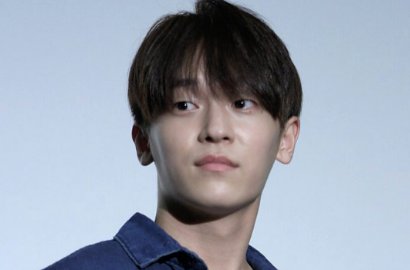 Pose Ganteng Bikin Meleleh, L.Joe Teen Top Pakai Batik dari Indonesia?