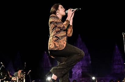 Terpesona Background Panggung, Raisa Gagal Fokus Saat Nyanyi di Prambanan Jazz Festival