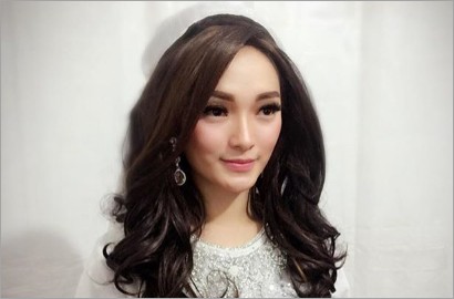 Foto Pantat Zaskia Gotik 'Dicium' Hanya Rekayasa?