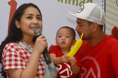 Akhirnya Muncul, Ibu Nagita Jaga Jarak Saat Foto Bareng Raffi Ahmad?