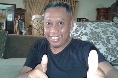 Ini yang Tukul Bisikan Saat Anak Terus Menangis di Pusara Susi