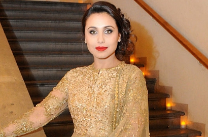 Paparazzi Coba Ambil Foto Sang Anak, Rani Mukherjee Langsung Ngamuk
