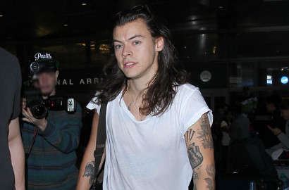 Harry Styles Ketahuan Makan Siang Romantis Bareng Cewek Misterius, Pacar?