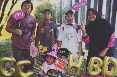 Rindu, Putra Kembar Komeng Kenang Kebiasaan Sang Adik