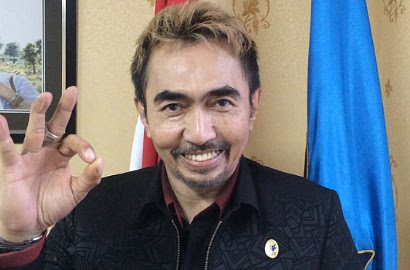 Ditemani Wanita Cantik, Ketua PARFI Gatot Brajamusti Ditangkap Karena Narkoba