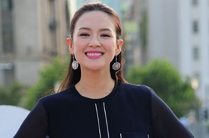 Perdana Pemotretan Ajak Anak, Zhang Ziyi Memukau di Cover Majalah