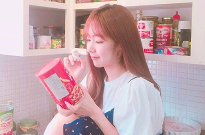 Populer, Hyemi Fiestar Jadi Model Majalah Kampus
