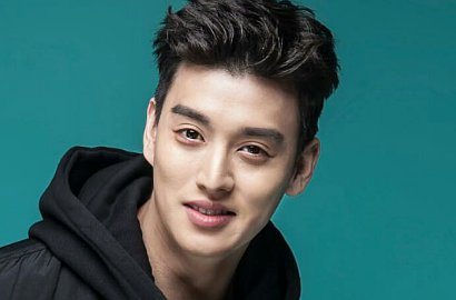 Pamer Pose Mesra, Istri Eli U-KISS Malah Dituduh Oplas Habis-Habisan