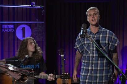 Ups, Justin Bieber Lupa Lirik Saat Nyanyikan 'Let Me Love You' Versi Akustik