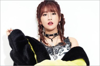 Jadi Model Majalah, Exy Cosmic Girl Pukau Netter