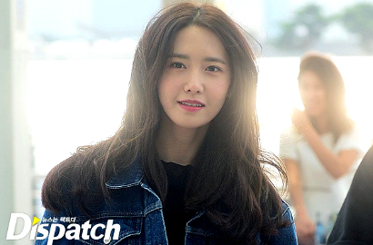 Yoona SNSD Tampil Memukau Pakai Jaket Denim, Netter: Manusia Bukan Sih?
