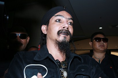Limbad Sambangi Kediaman Gatot Brajamusti, Ada Apa?