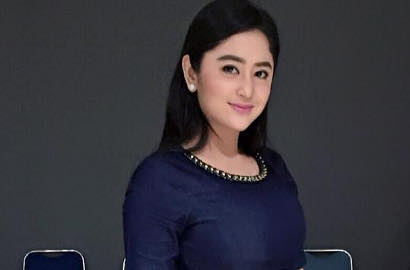 Dibilang 'Murah' Usai Dipegang-Pegang Fans, Begini Komentar Santai Dewi Persik