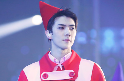 Sering Sembunyikan Tangan Kiri, Sehun EXO Cedera?