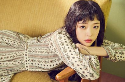 Pakai Gaun Bunga-Bunga, Sulli Tampil Elegan di Iklan Pakaian