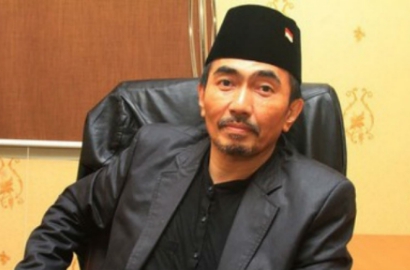 Gatot Brajamusti Mendadak Tiup Mikrofon Wartawan, Ada Apa?