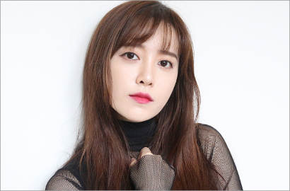 Makin Cantik, Goo Hye Sun Pamer Senyum Manis Saat Narasikan 'Rookie' KBS