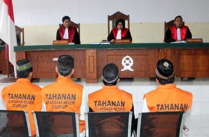 Pemerkosa Yuyun Dituntut Hukuman Mati, Begini Reaksi Keluarga Korban