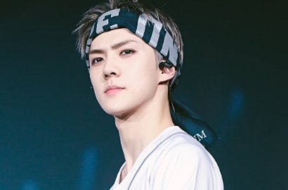 Selfie Pakai Ponsel Fans di Konser EXO, Sehun Sukses Bikin Heboh