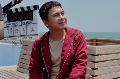 Syuting 'Hangout', Raditya Dika Pamer Adegan Prilly Latuconsina-Gading Marten