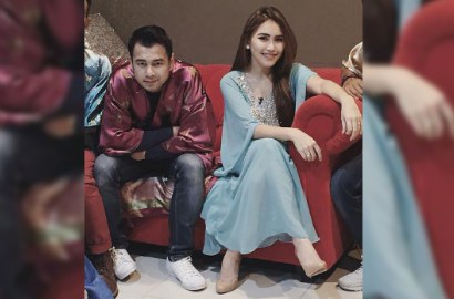Ibu Nagita Terbaring Lemah di Rumah Sakit, Raffi Malah Asyik Cium Ayu Ting Ting