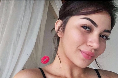 Ariel Tatum Cantik Pakai Gaun Hitam Transparan, Netter Malah Prihatin