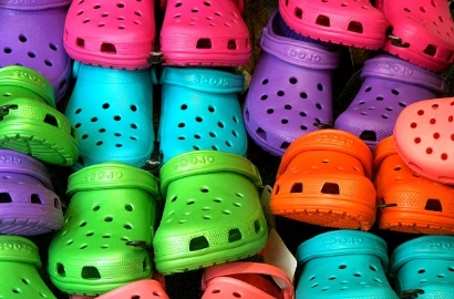 Disebut 'Jelek', Sepatu Crocs Melenggang di London Fashion Week