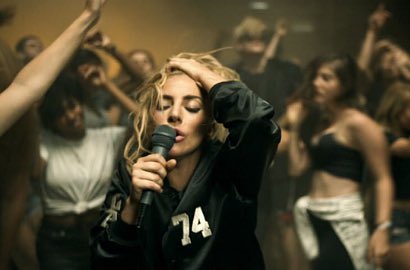 Lady GaGa 'Menggila' di Video Klip Anyar 'Perfect Illusion'