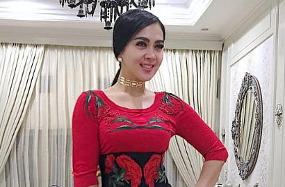 Pakai Sepatu Super Mahal, Netter: Ya Namanya Juga Syahrini