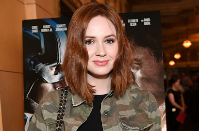 Super Mini, Karen Gillan Akui Pakai Kostum Ukuran Anak-Anak di Jumanji
