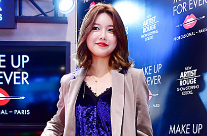 Pakai Poni, Begini Cantiknya Sooyoung SNSD Usung Gaya Bohemian